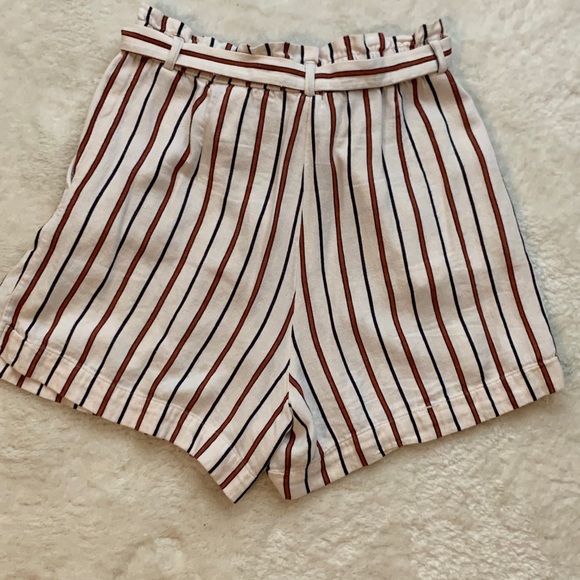 H&M striped high waisted shorts with belt Size 6 - Picture 2 of 3